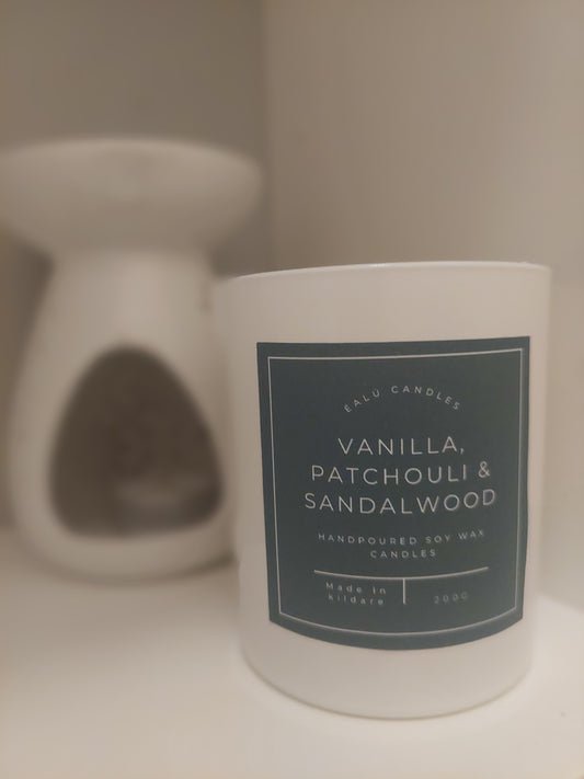 Handpoured Soy Wax Candle: Vanilla, patchouli and sandalwood